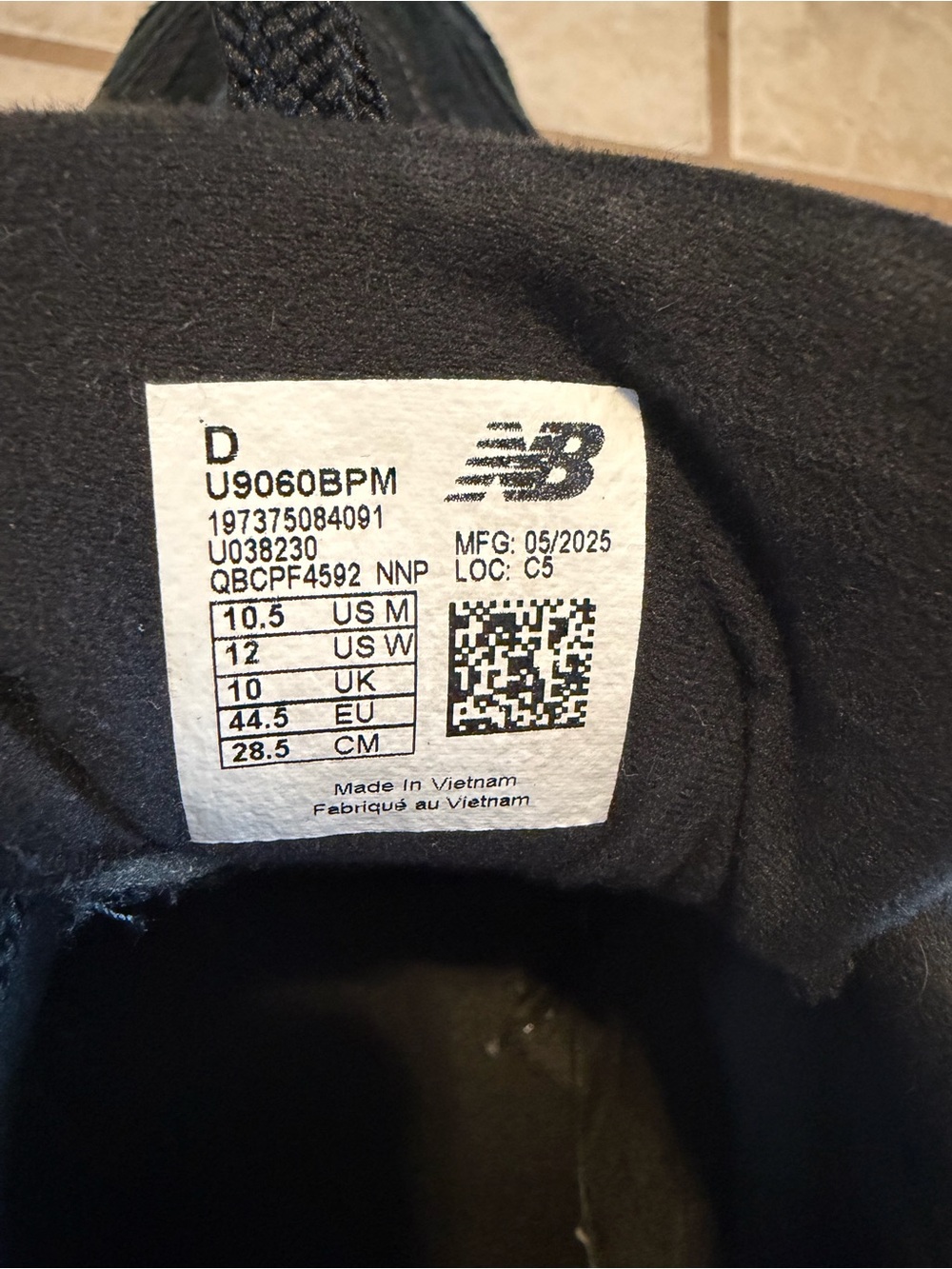New Balance Men's Black & Dark Gray Suede Mesh Sneakers - Picture 5 of 5
